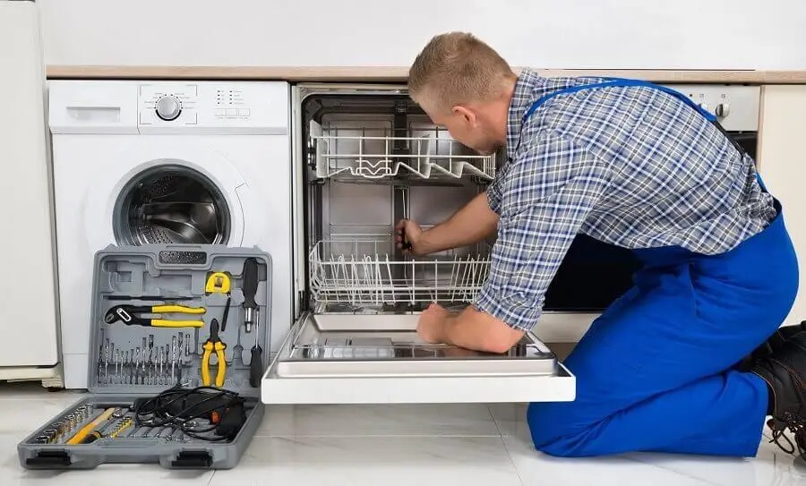 Bozdoğan Maytag servisi teknisyen ekibi beyaz eşya tamiri yaparken